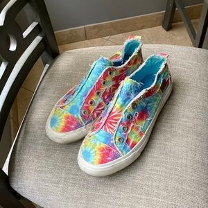 Women’s tie-dye shoes